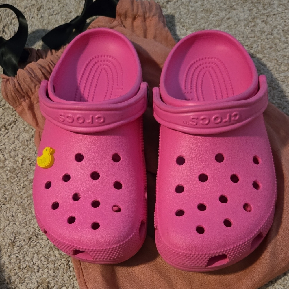 Crocs Fushia Clogs Womens Sz 9